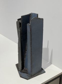 Balance in Chaos - 22 x 24 x 52 cm - 2022